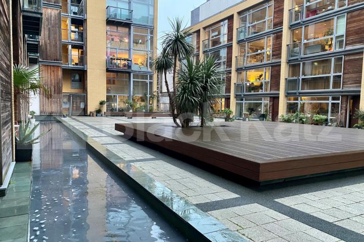 2 bedroom maisonette within a gated development backing on to the canal   Kingsland Road, Haggerston